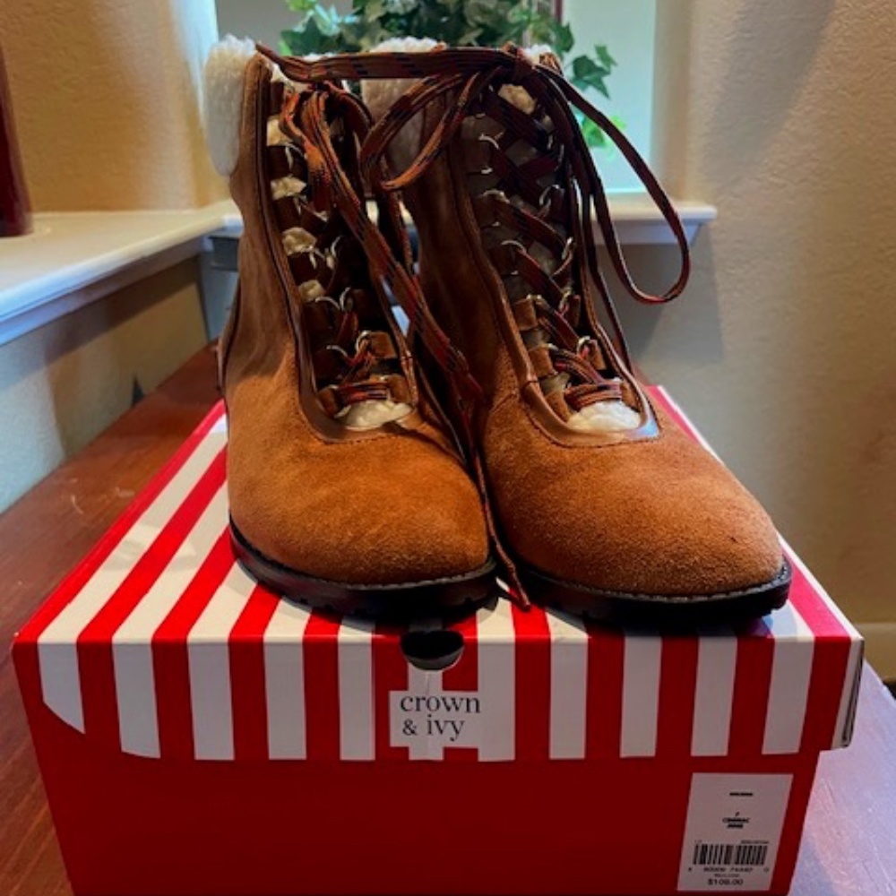 New Crown & Ivy Tan Suede fur boot   Size 7